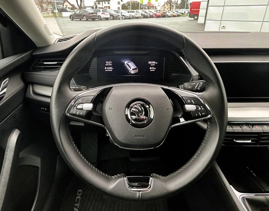 Skoda Octavia cena 109900 przebieg: 38396, rok produkcji 2022 z Starogard Gdański małe 106